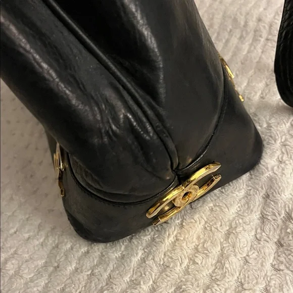 CHANEL Black bag with Gold Details - Picture 9 of 11